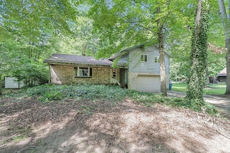 46250 33rd St, Paw Paw, MI 49079