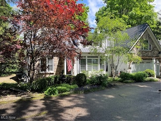 8330 Lucerne Dr, Chagrin Falls, OH 44023