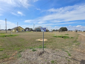 13 Indian Hill Dr, Palacios, TX 77465