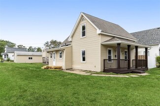 1832 J St SW, Cedar Rapids, IA 52404