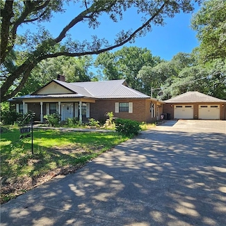 1410 Elm St, Pine Prairie, LA 70576
