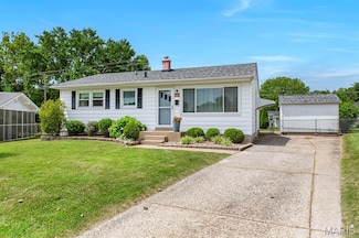 68 Barton Place, Saint Charles, MO 63301