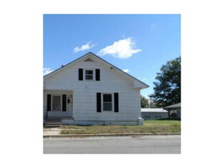 2703 Walnut St, Higginsville, MO 64037