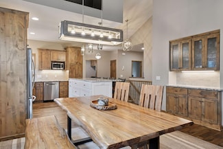 525 Roanoke Ct, Waconia, MN 55387