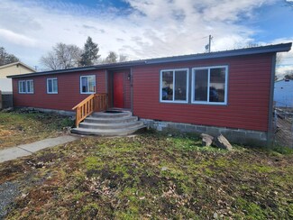 208 N H St, Albion, WA 99102