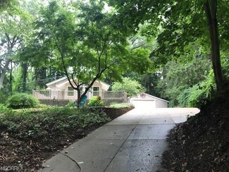 326 Loma Dr, Akron, OH 44319