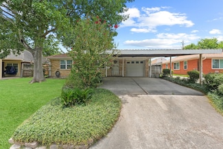 2106 Huckleberry Ln, Pasadena, TX 77502