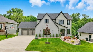 1269 Kona Cir, Coralville, IA 52242