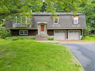 10 Karow Ct, Monsey, NY 10952