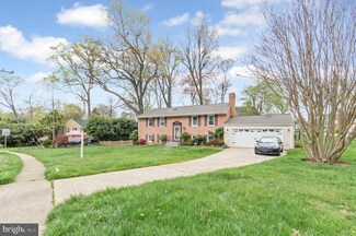 8704 Braeburn Dr, Annandale, VA 22003