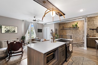 518 S 6th St Unit 3, Milwaukee, WI 53204
