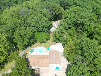 32 Hambrick Rd, Nitro, WV 25143