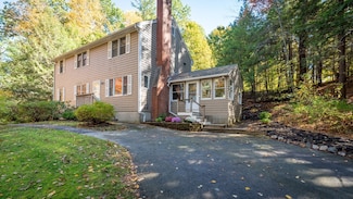 92 Pleasant St, Wenham, MA 01984