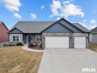 6986 Grove Crossing, Bettendorf, IA 52722