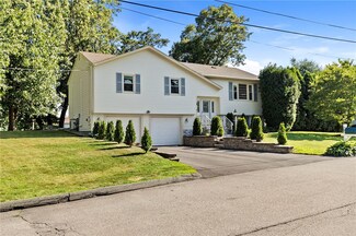 39 River Dr, Johnston, RI 02919