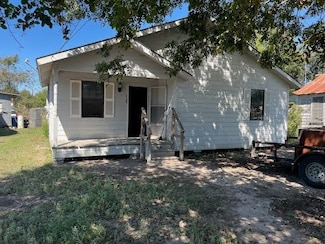 408 S Live Oak St, Mathis, TX 78368