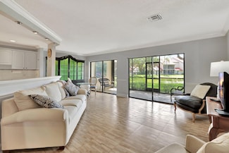 2 Lexington Ln E Unit Bldg 2  Unit 2-B, Palm Beach Gardens, FL 33418