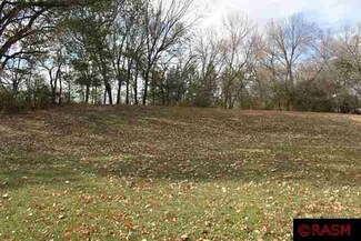 3951 Fairway Dr, Fairmont, MN 56031