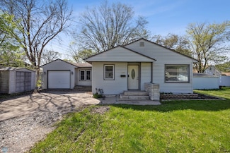 1242 11th St N, Fargo, ND 58102