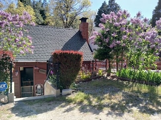 23683 Manzanita Dr, Crestline, CA 92325