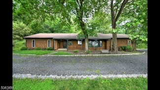 306 Warrenville Rd, Green Brook, NJ 08812
