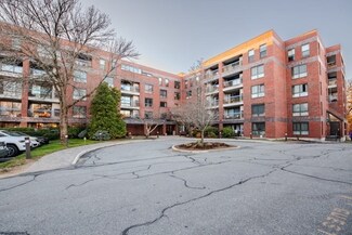 22 Railroad St Unit 215, Andover, MA 01810