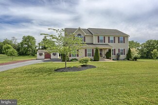 220 Oval Dr, Hamburg, PA 19526