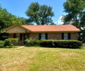 1056 Walk Rd, Memphis, TN 38109