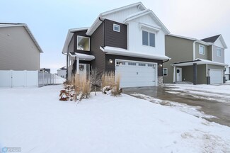 926 Ashley Dr W, West Fargo, ND 58078