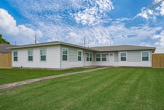1747 W 5th St Unit 17, Freeport, TX 77541