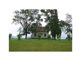3042 Troy Mills Blvd, Walker, IA 52352