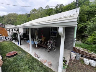 8845 Maple Rd, Pound, VA 24279