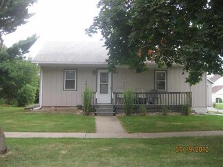 413 E 4th St, Wilton, IA 52778