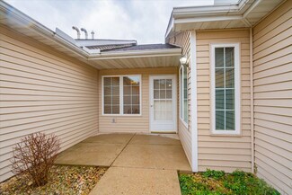 712 Creek Edge Dr Unit 2, de Forest, WI 53532