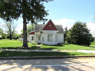 906 E Broadway, Astoria, IL 61501