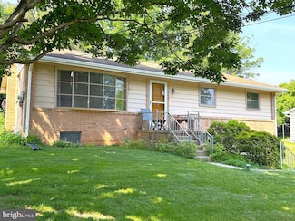 809 New St, Akron, PA 17501
