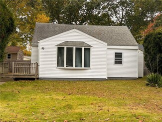 89 Pheasant Ave, Warwick, RI 02886