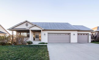 1106 Cherokee St, Nevada, IA 50201