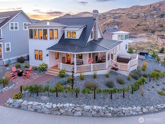 102 Porcupine Ln, Chelan, WA 98816
