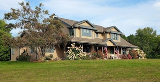 W249S6130 Deerfield Cir, Waukesha, WI 53189