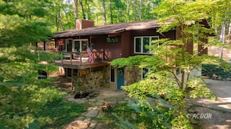 7265 Beechwood Dr, Athens, OH 45701