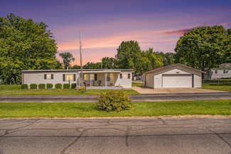 284 Paradise Island Dr, Coldwater, MI 49036