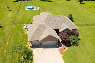 1054 W Itaska Rd, Nixa, MO 65714