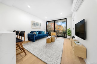 30-24 32nd St Unit 3A, Long Island City, NY 11102