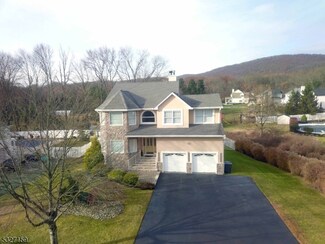 18 Arundel Rd, Pompton Plains, NJ 07444