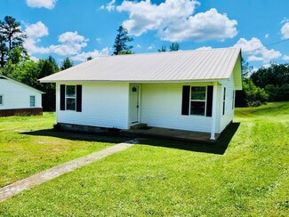 540 Circle Hill Dr, Selmer, TN 38375