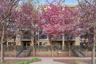 825 Berry St Unit 201, Saint Paul, MN 55114