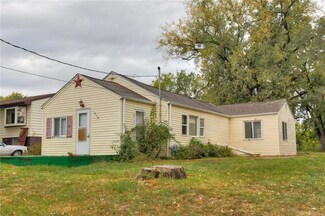 1510 E Creston Ave, Des Moines, IA 50320