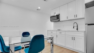 32 SW 9th St Unit 3, Hallandale Beach, FL 33009