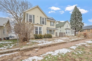 1124 Walker St, Des Moines, IA 50316